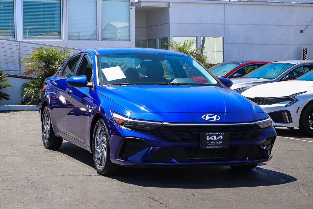 Used 2024 Hyundai Elantra SEL FWD image 3
