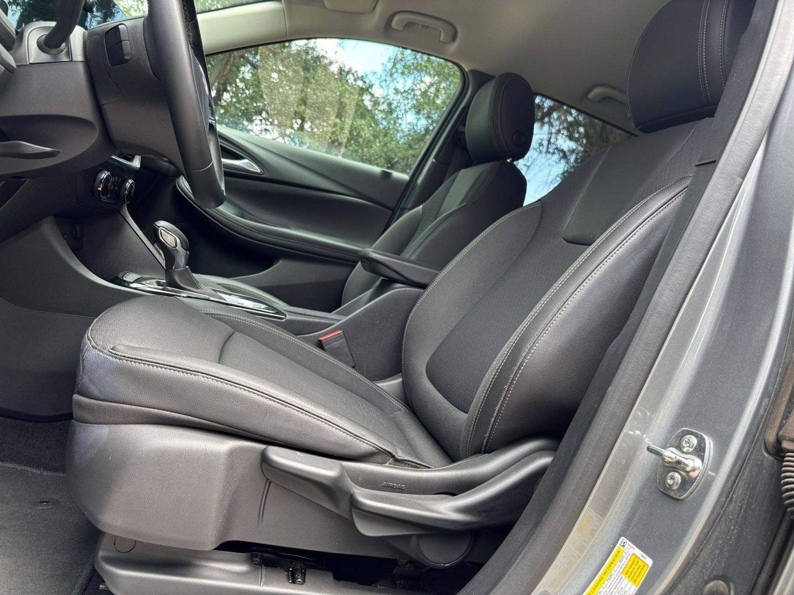 Used 2025 Buick Encore GX Preferred AWD/4WD image 25