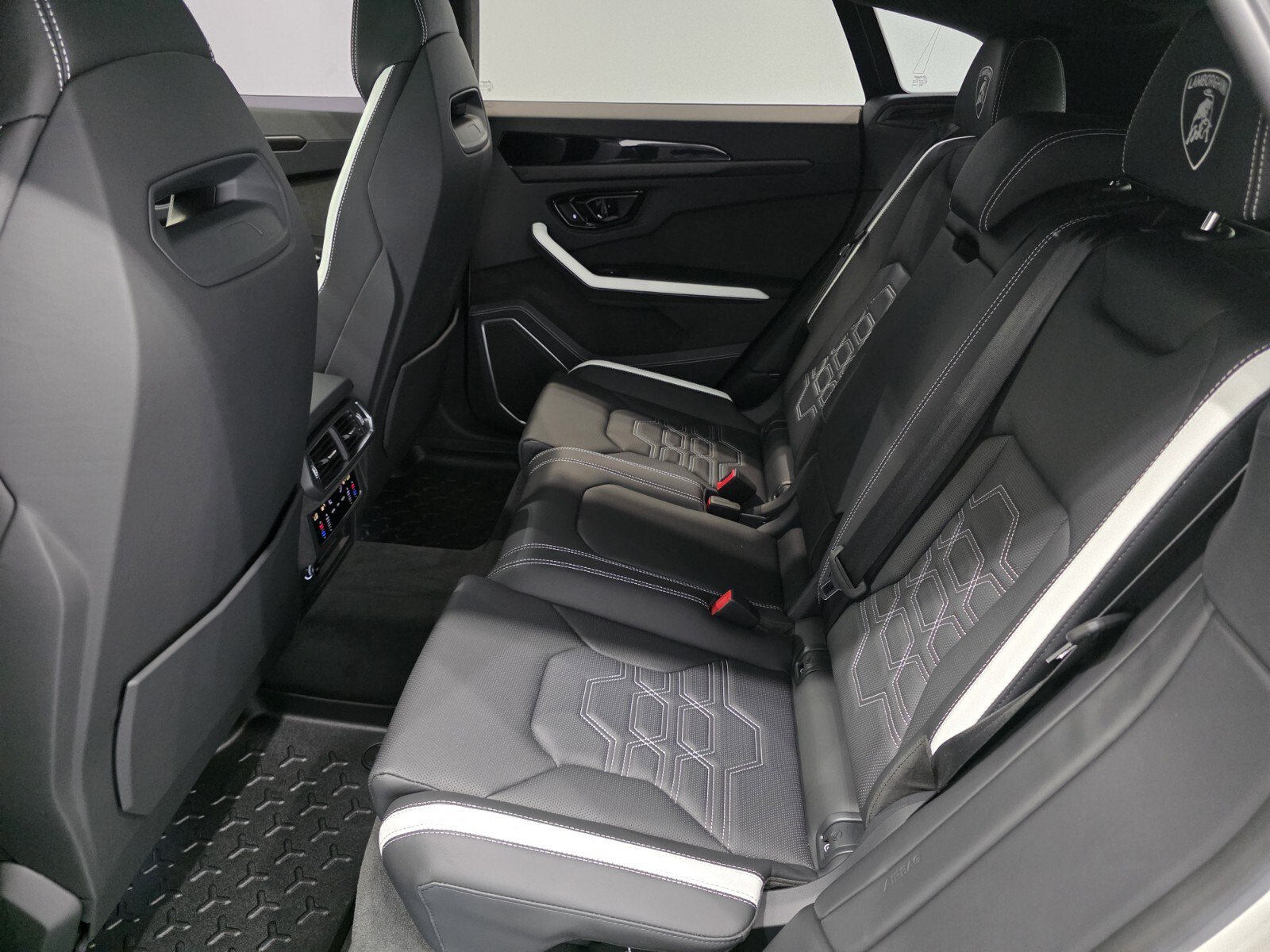 Used 2026 Lamborghini Urus SE AWD/4WD image 11
