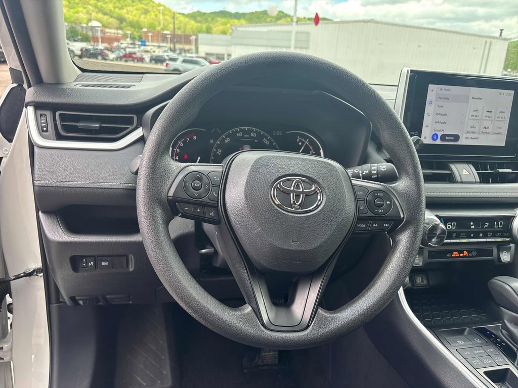 Used 2025 Toyota RAV4 XLE AWD/4WD image 14