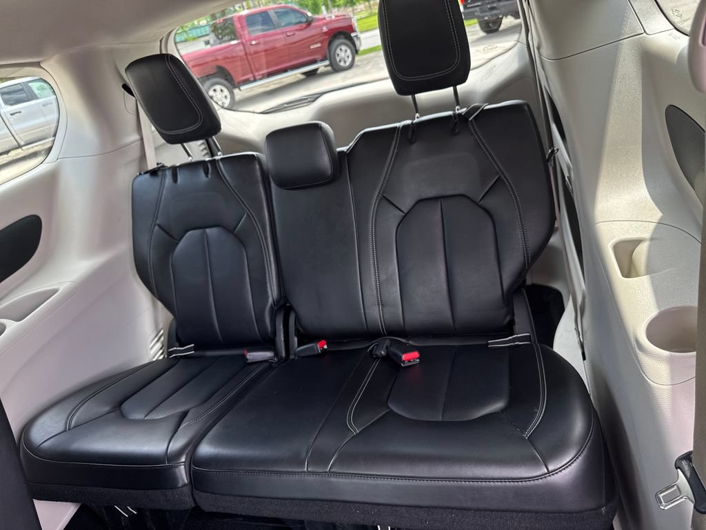 Certified 2023 Chrysler Pacifica Touring-L FWD image 34