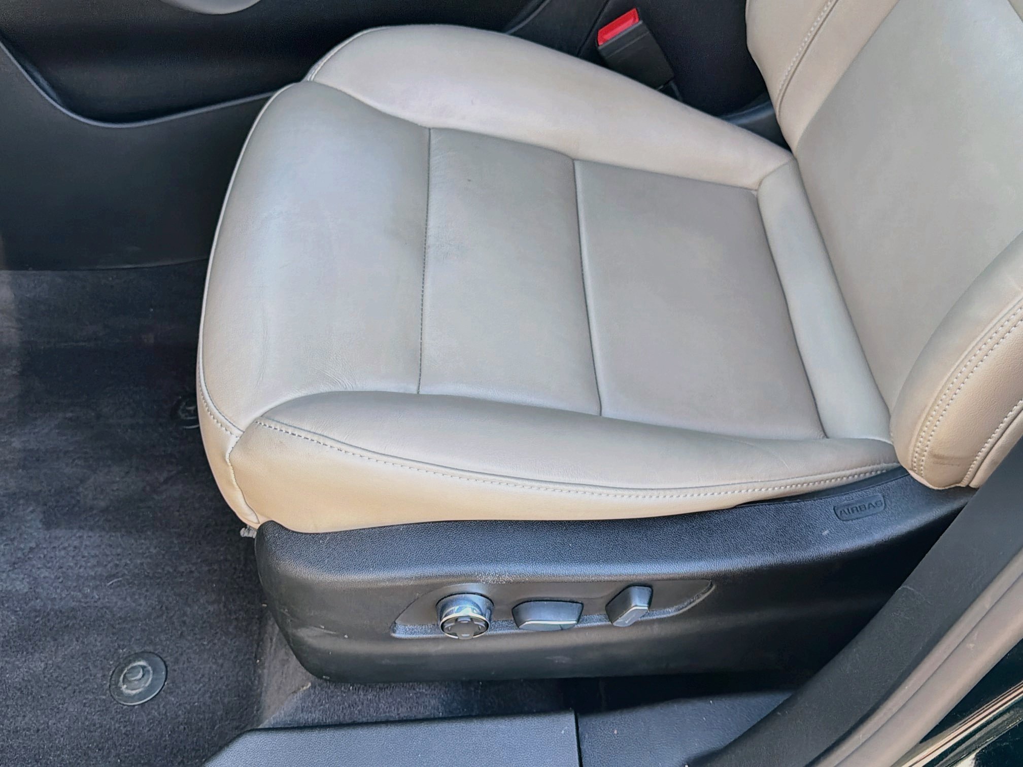 Certified 2024 Cadillac XT4 Premium Luxury FWD image 19