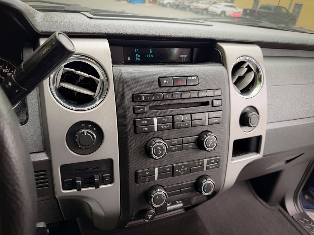 Used 2011 Ford F150 XLT w/ XLT Chrome Pkg AWD/4WD image 17