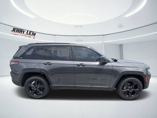 Certified 2022 Jeep Grand Cherokee Altitude RWD image 2