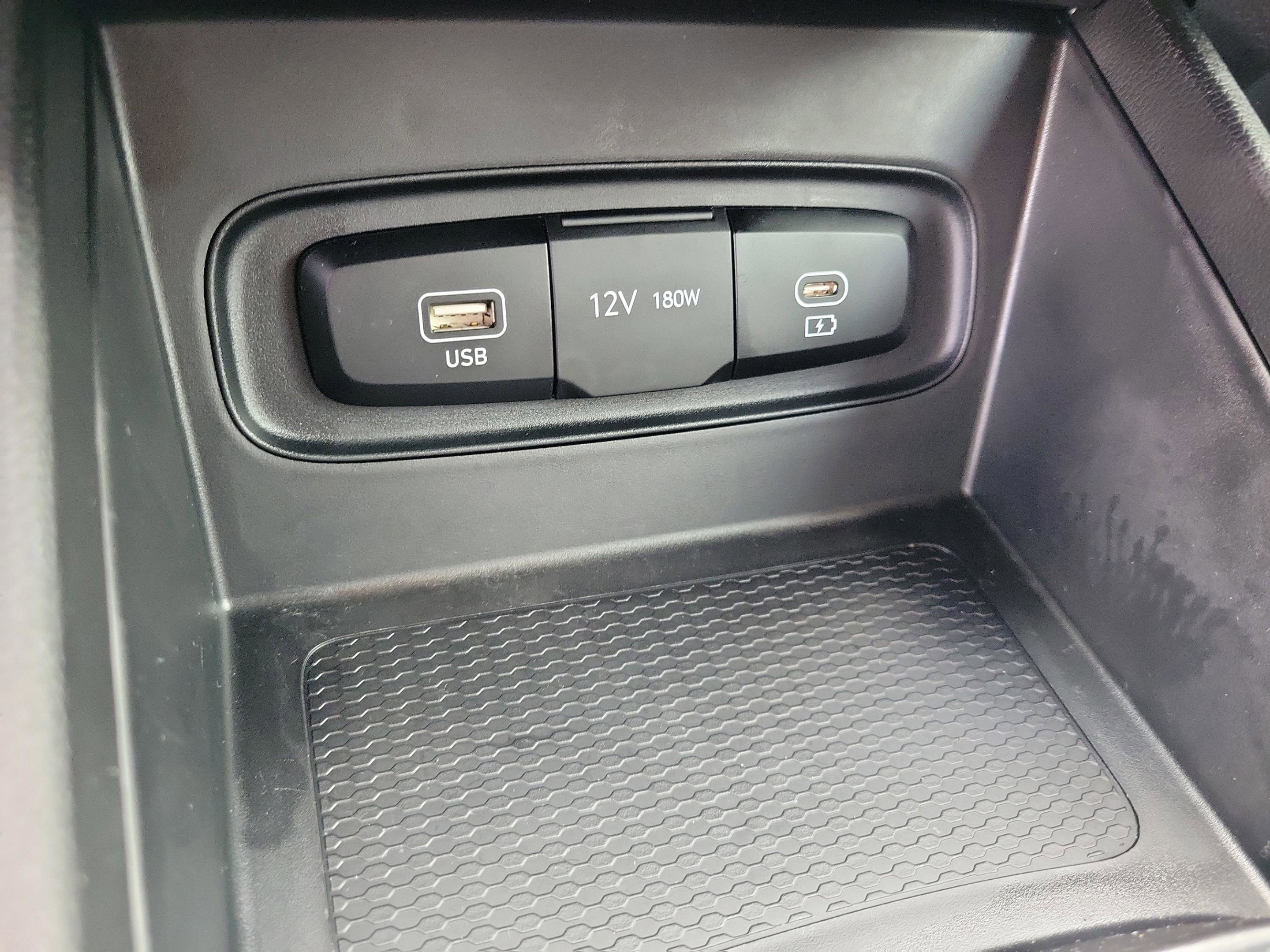 Certified 2023 Hyundai Venue SE image 28