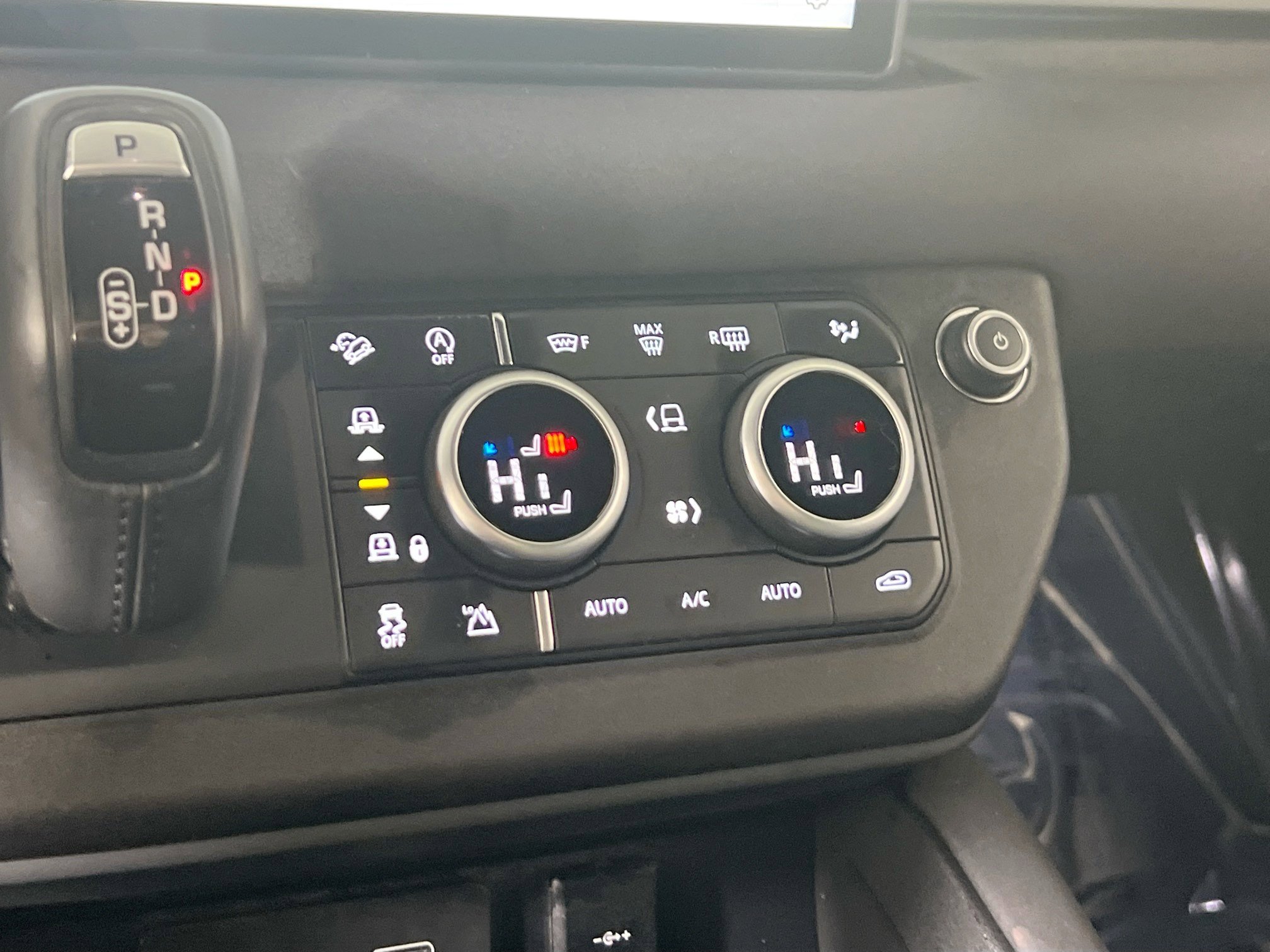 Used 2023 Land Rover Defender 110 X-Dynamic SE image 15