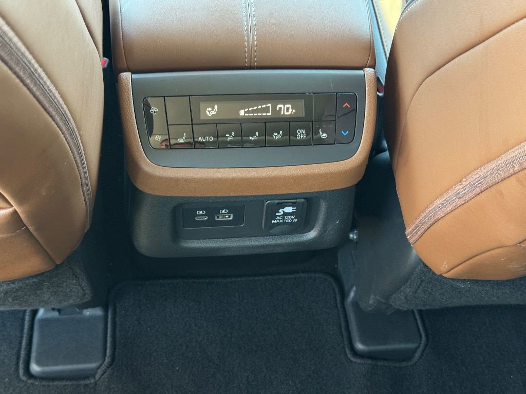 Used 2024 Nissan Pathfinder Platinum image 13