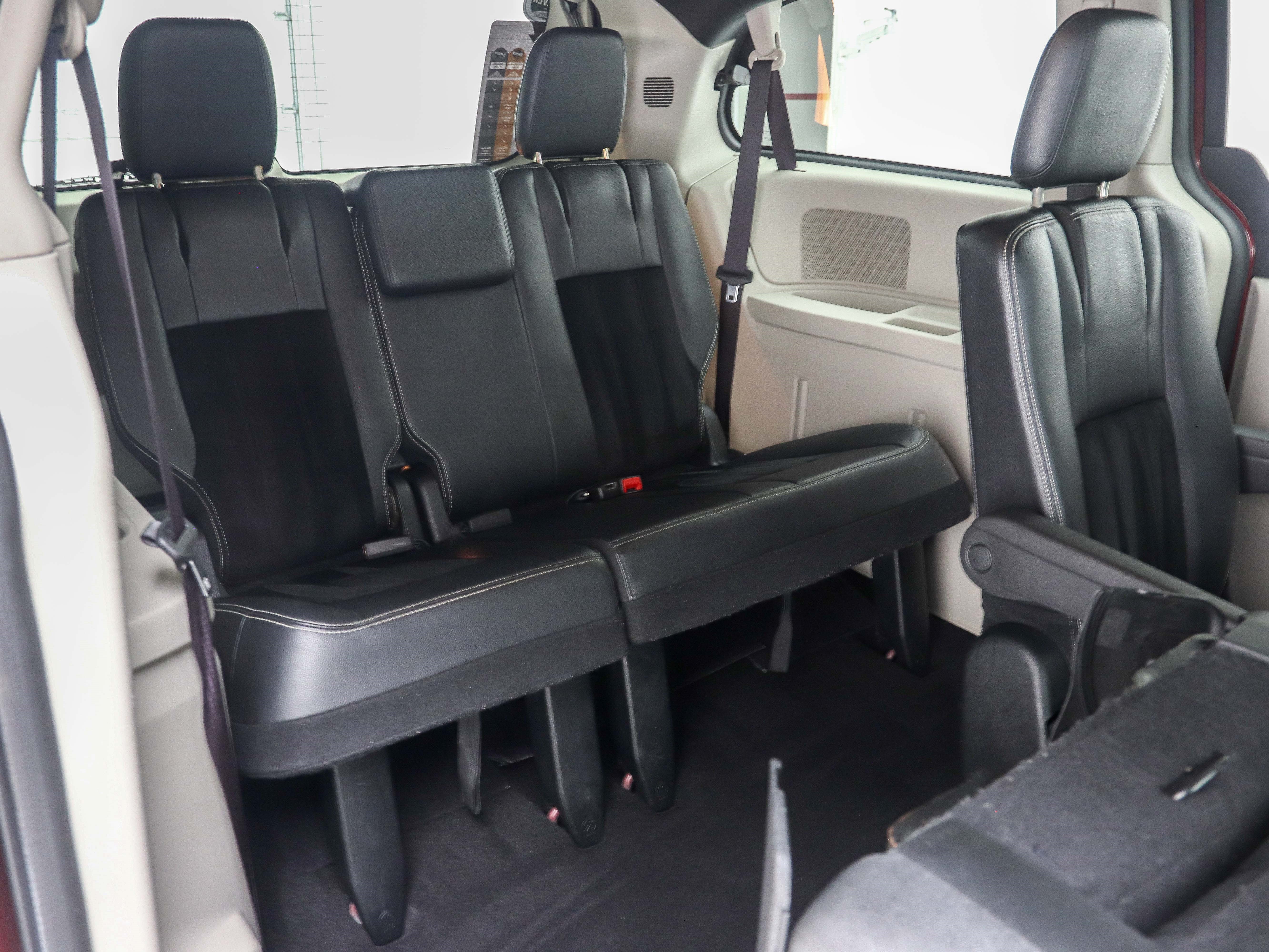 Used 2018 Dodge Grand Caravan SXT FWD image 15