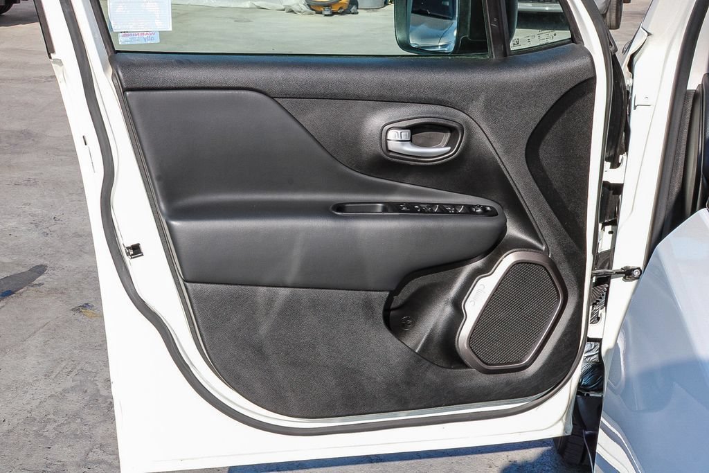Used 2023 Jeep Renegade Latitude AWD/4WD image 22