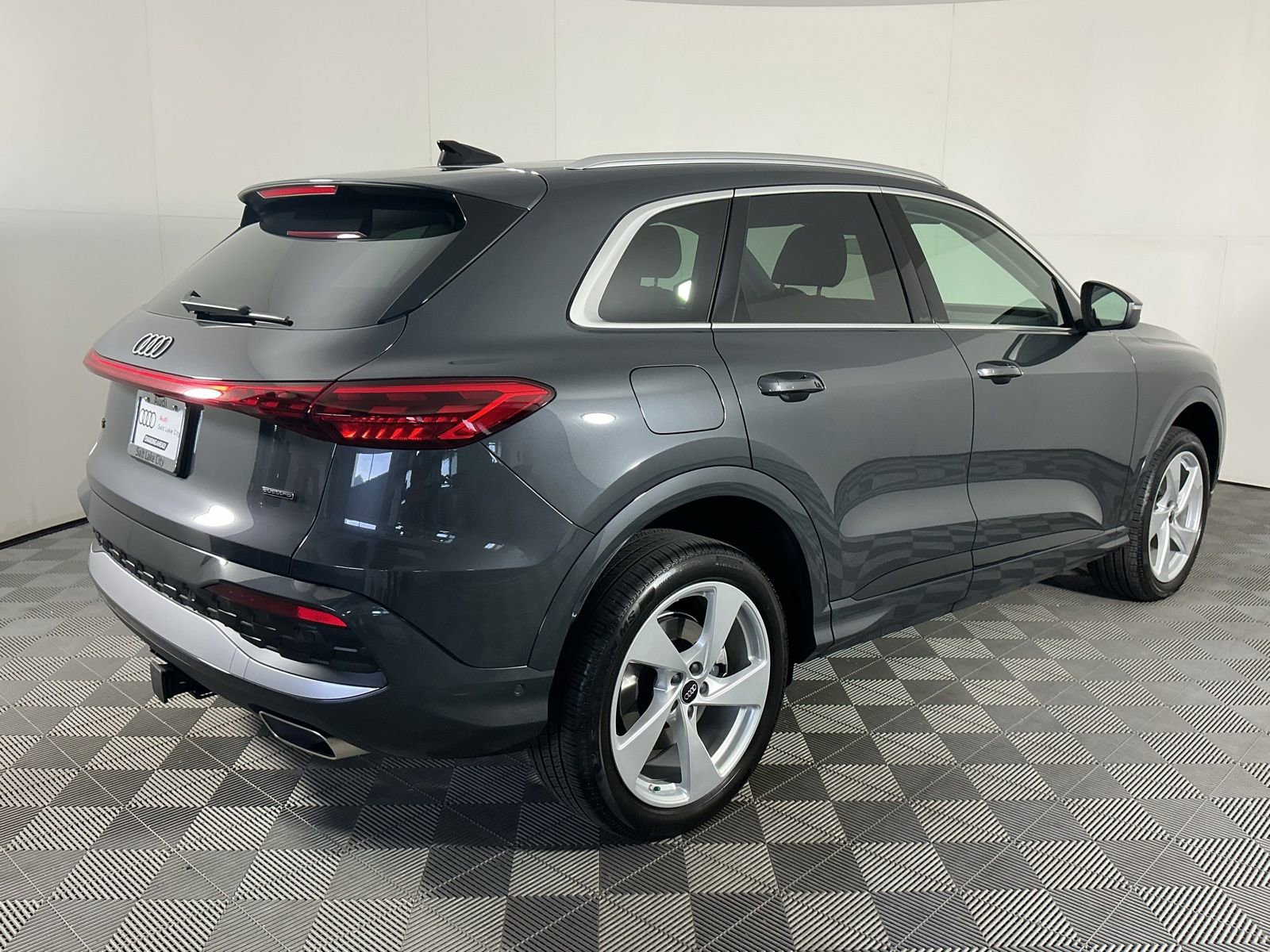 Used 2025 Audi Q5 Premium Plus w/ Premium Plus image 9