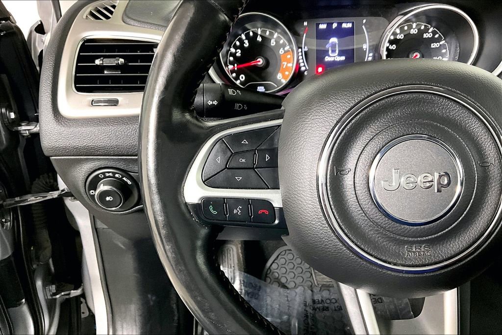 Used 2018 Jeep Compass Latitude w/ Cold Weather Group image 18