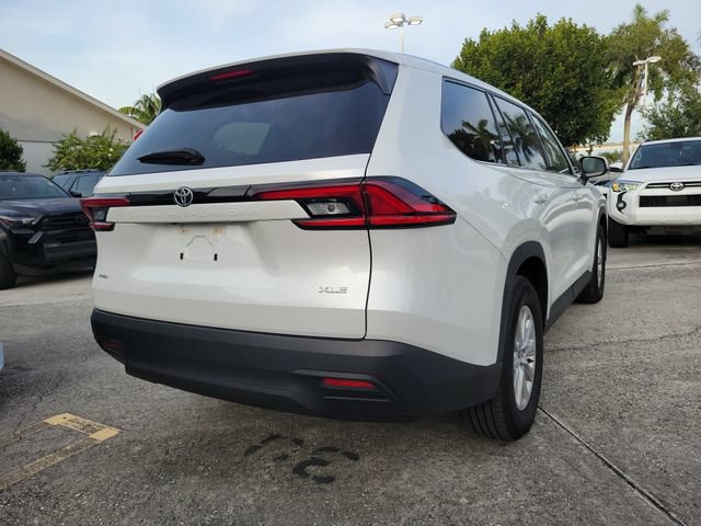Used 2025 Toyota Grand Highlander AWD image 4