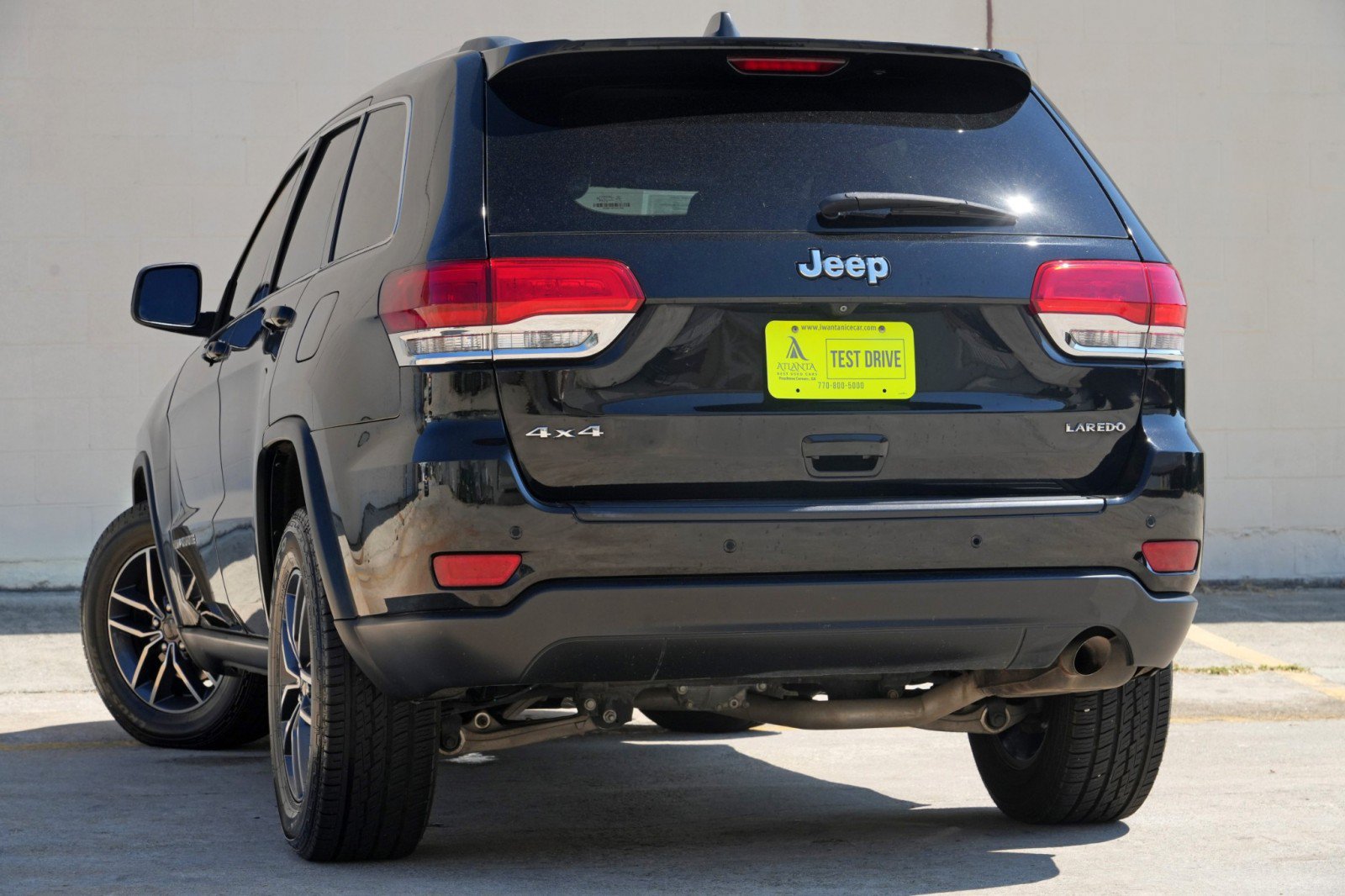Used 2019 Jeep Grand Cherokee Laredo w/ 18" Wheel & 8.4" Radio Group AWD/4WD image 5