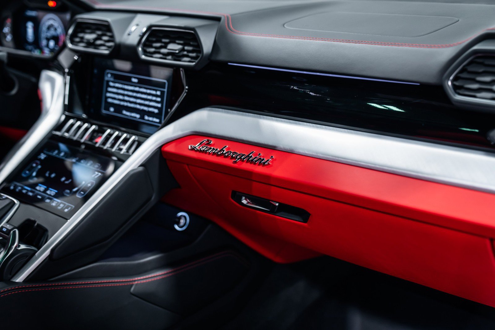 Used 2021 Lamborghini Urus image 18