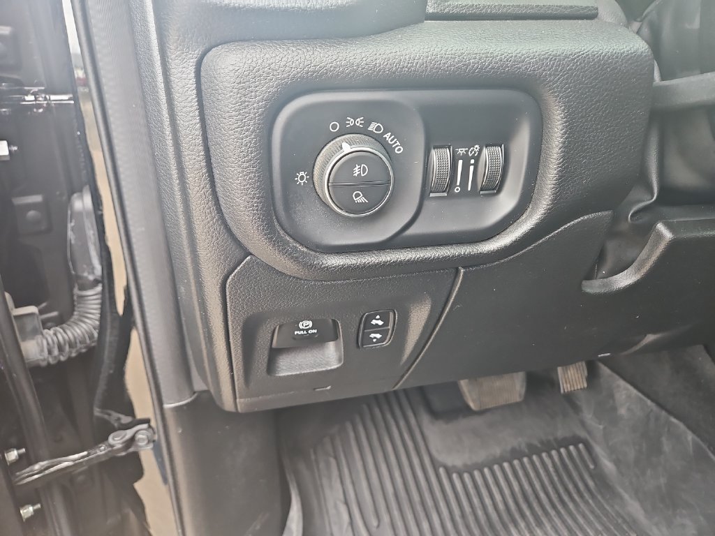 Used 2023 RAM 1500 Laramie AWD/4WD image 17