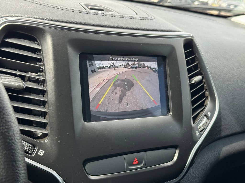 Used 2020 Jeep Cherokee Latitude AWD/4WD image 21