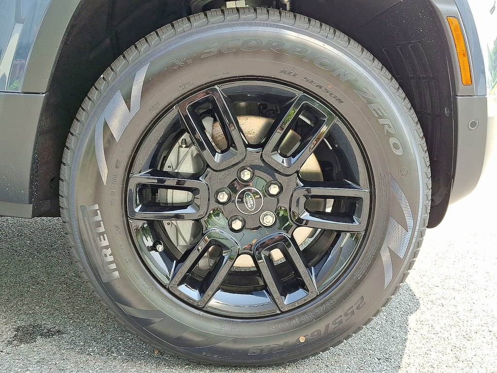 Certified 2025 Land Rover Defender 110 S AWD/4WD image 5