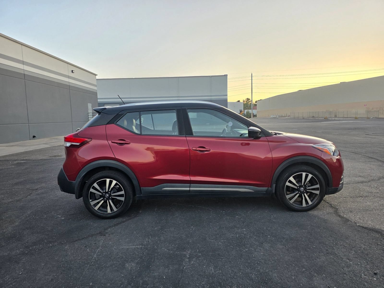 Used 2019 Nissan Kicks SR w/ SR Premium Package FWD image 4