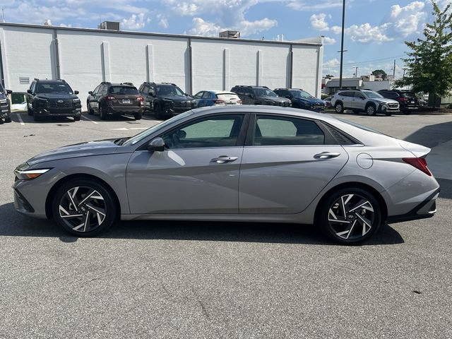 Certified 2025 Hyundai Elantra SEL FWD image 10