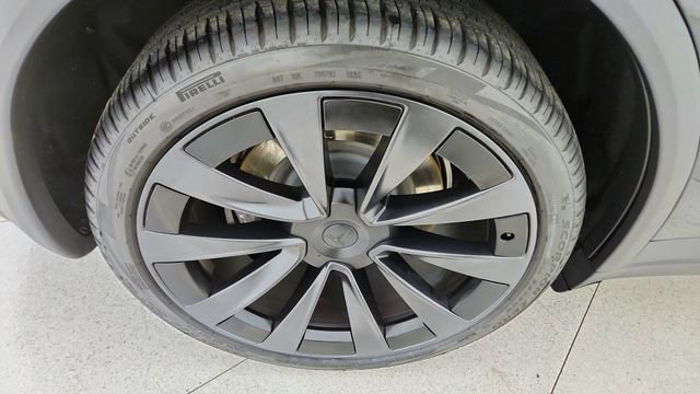 Used 2022 Tesla Model X image 61