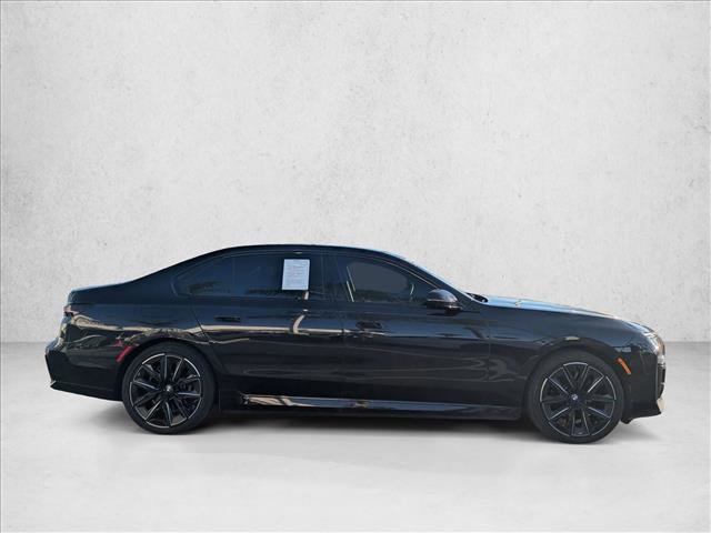 Used 2025 BMW i7 xDrive60 image 4