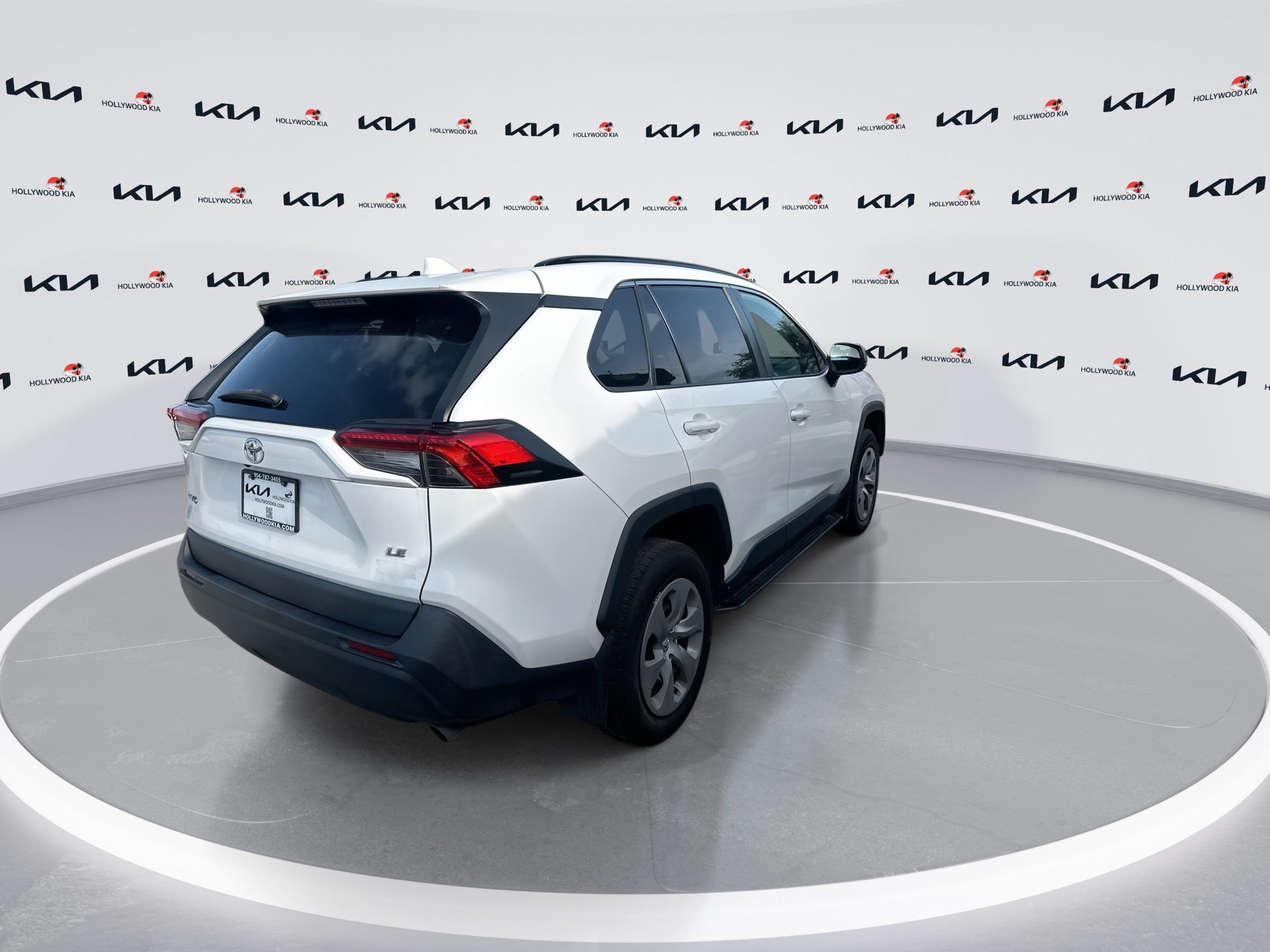 Used 2021 Toyota RAV4 LE FWD image 8