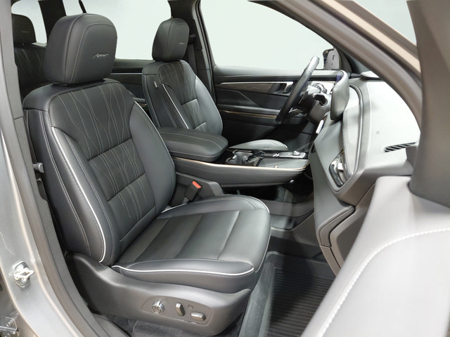 Used 2026 Buick Enclave Avenir w/ Super Cruise Package AWD/4WD image 16