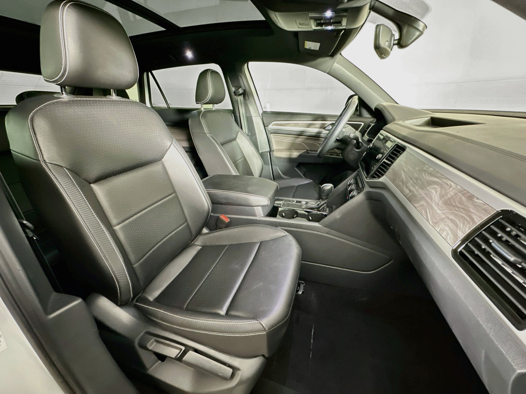 Used 2023 Volkswagen Atlas Cross Sport SE w/ Panoramic Sunroof Package FWD image 31