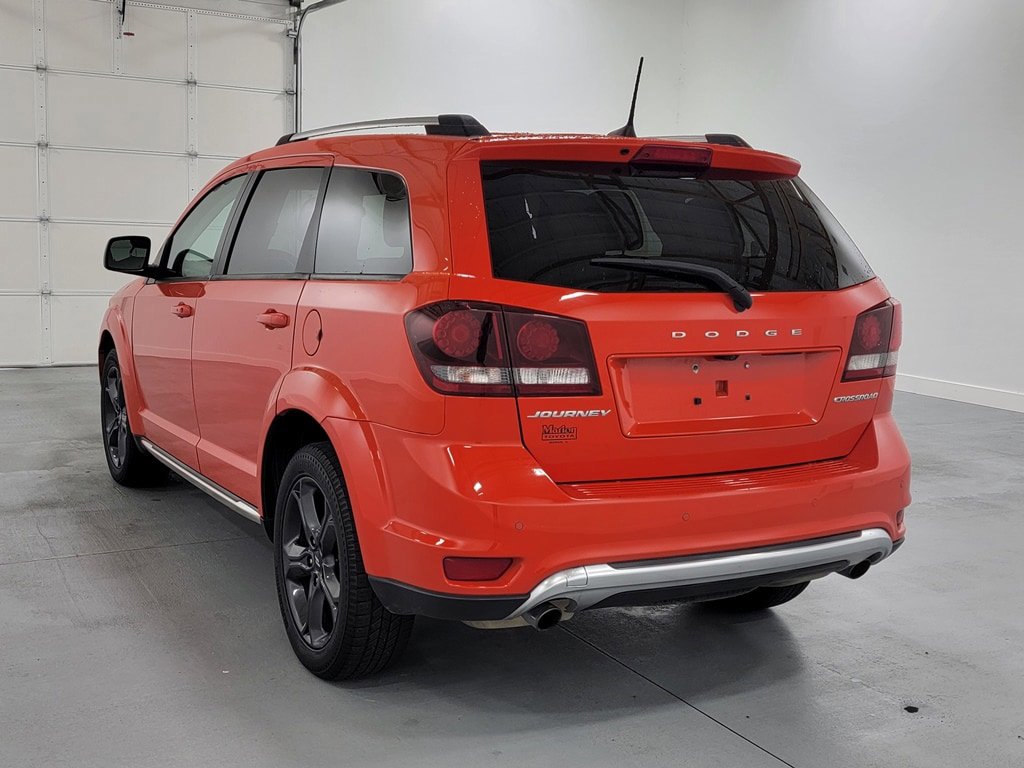 Used 2018 Dodge Journey Crossroad w/ Nav & Sun Group FWD image 6