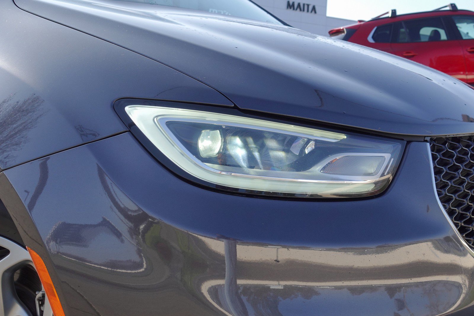 Used 2023 Chrysler Pacifica Limited image 3