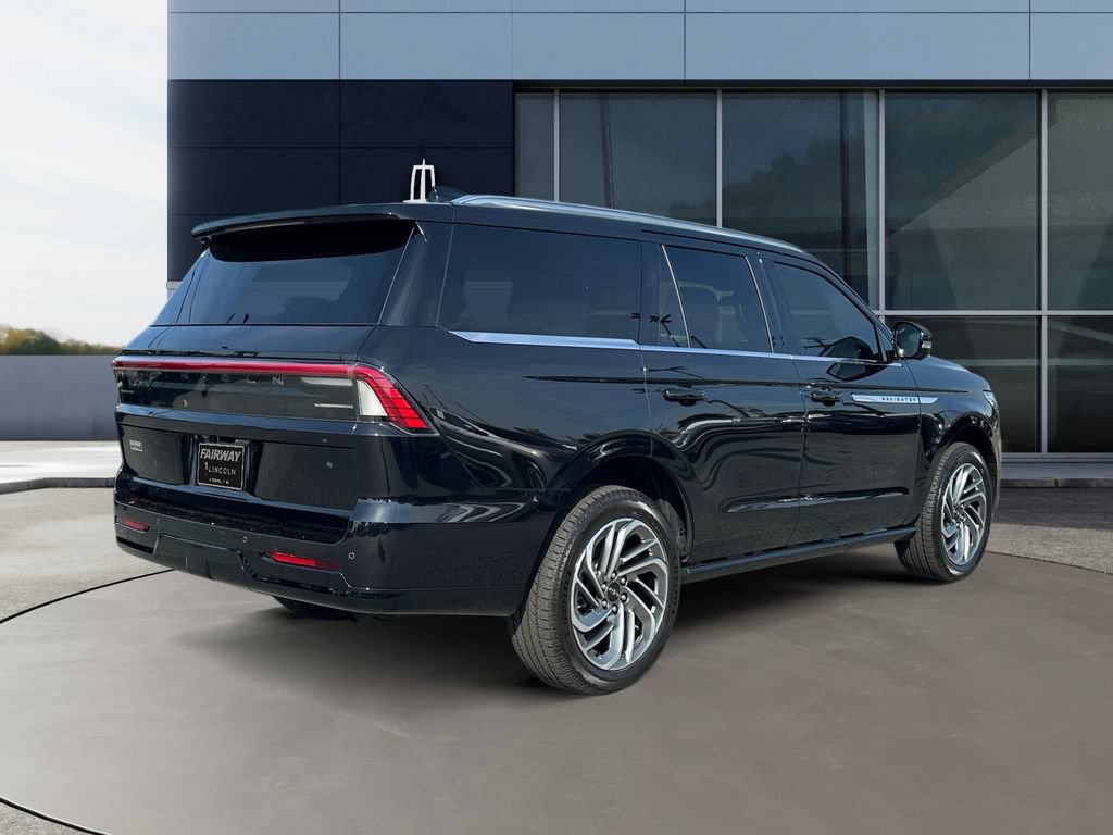 Used 2026 Lincoln Navigator Reserve AWD/4WD image 7