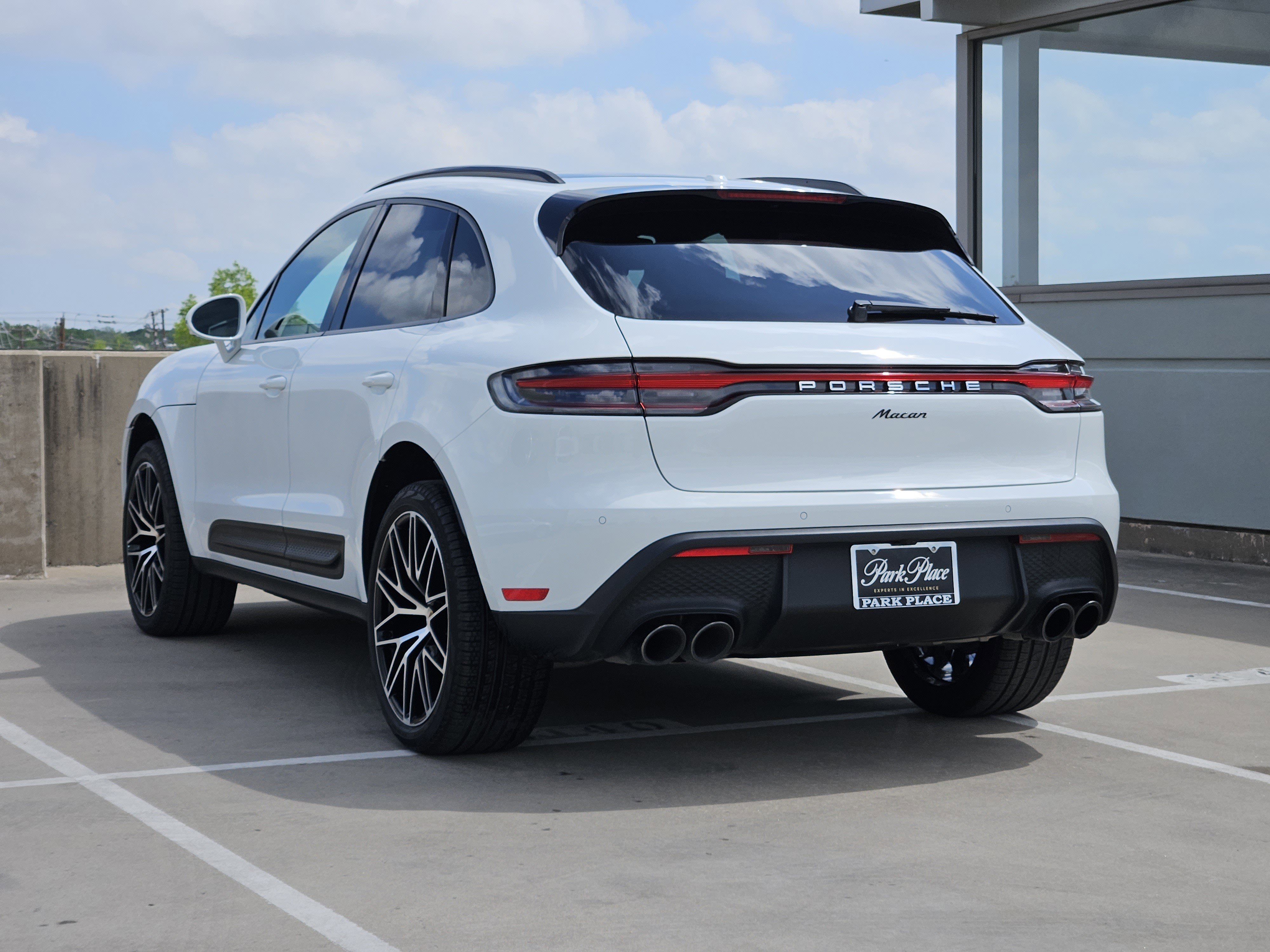 Certified 2026 Porsche Macan AWD/4WD image 3