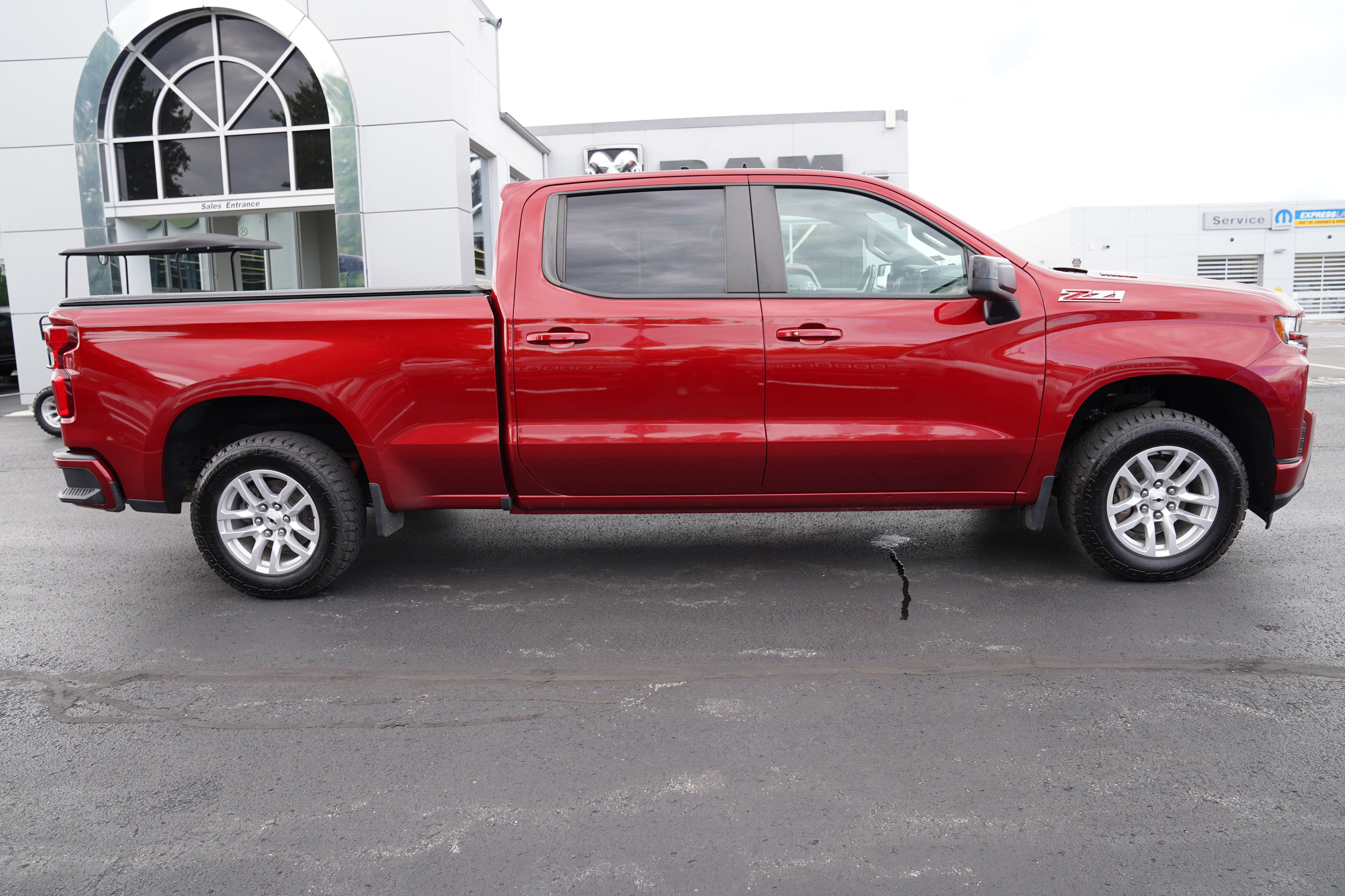 Used 2022 Chevrolet Silverado 1500 RST AWD/4WD image 2