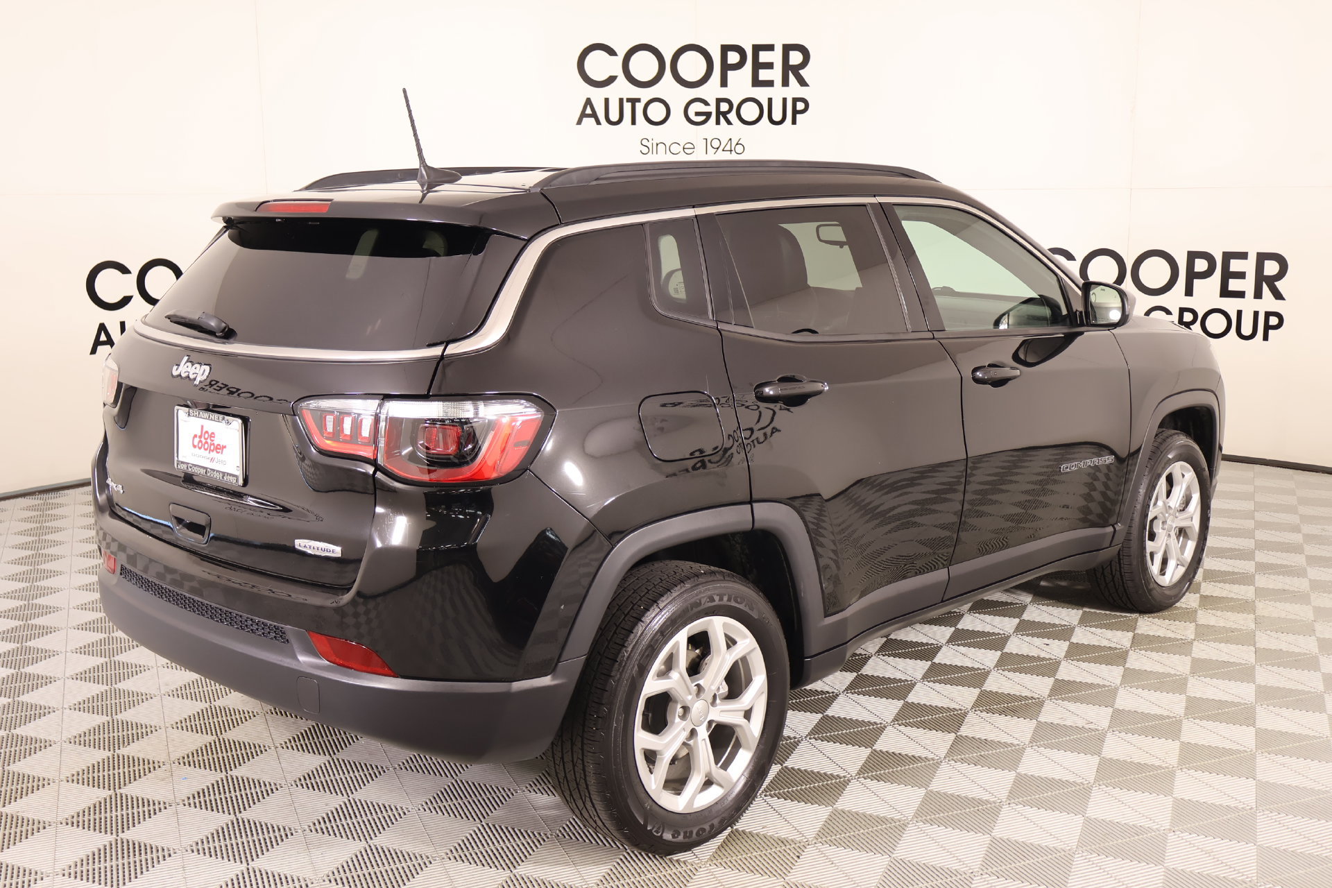 Used 2024 Jeep Compass Latitude AWD/4WD image 19