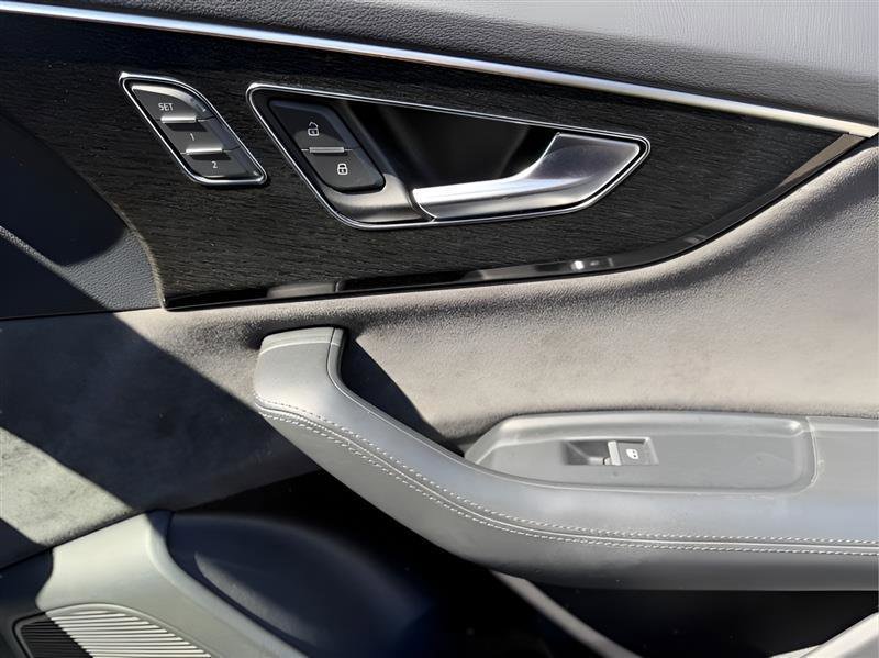 Used 2020 Audi Q8 Prestige w/ Prestige Package AWD/4WD image 33