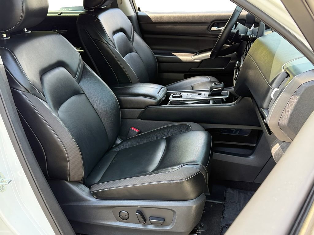 Used 2023 Nissan Pathfinder SL w/ SL Premium Package AWD/4WD image 15