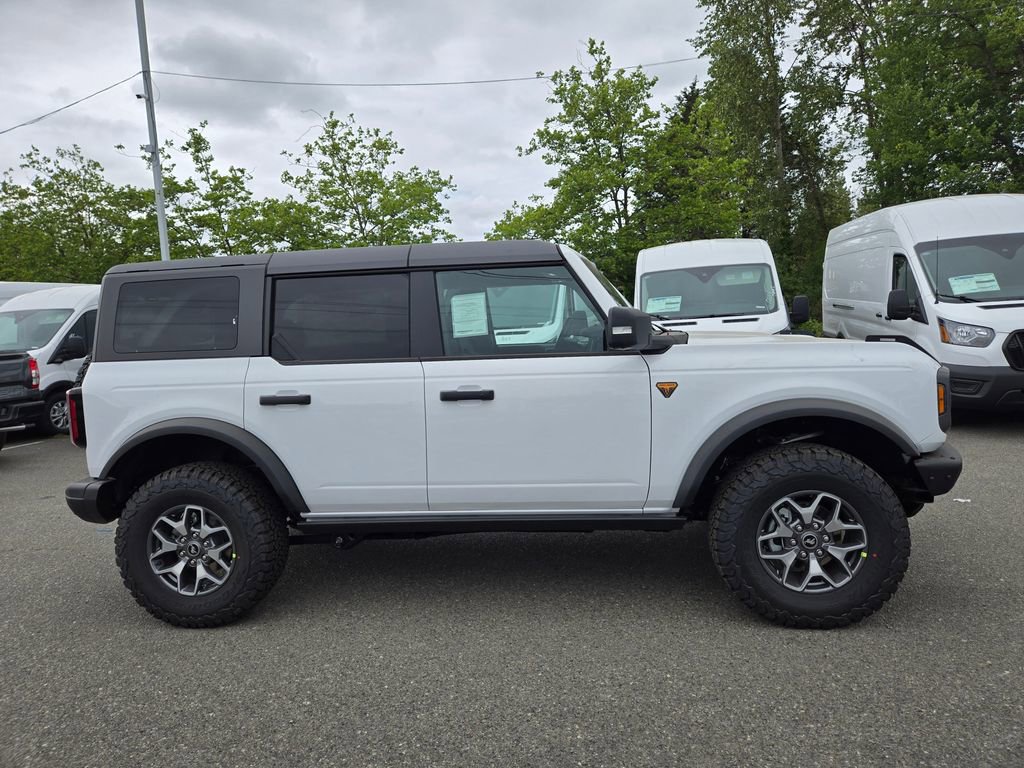 New 2025 Ford Bronco Badlands image 4