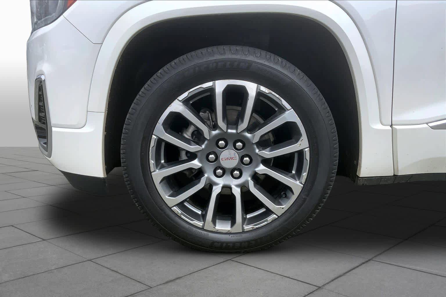 Used 2021 GMC Acadia Denali w/ Denali Ultimate Package AWD/4WD image 11