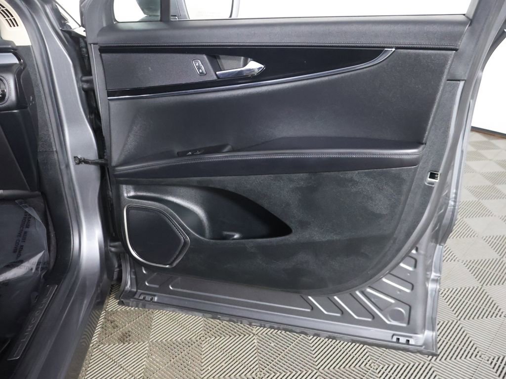 Used 2023 Lincoln Nautilus FWD w/ Premium Package image 24