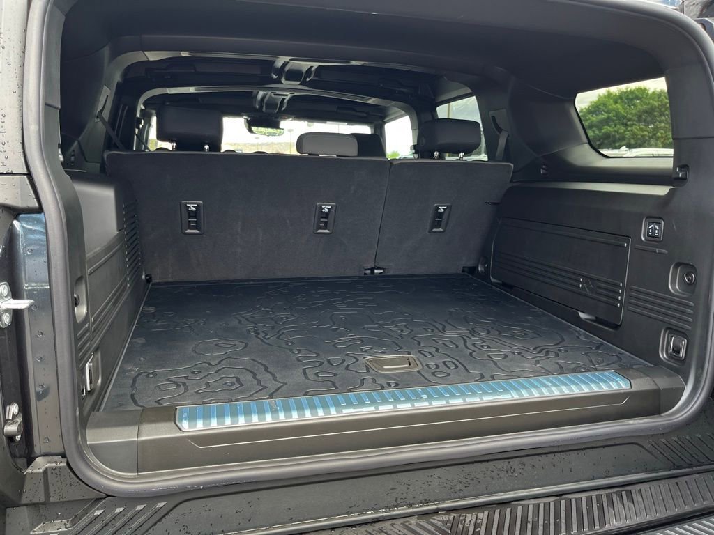 New 2025 GMC Hummer EV 2X w/ LPO, Dark Essentials Package AWD/4WD image 17