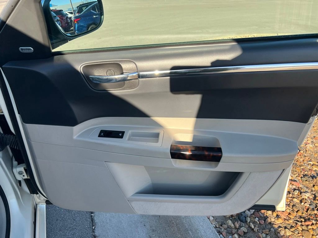 Used 2006 Chrysler 300 C w/ Protection Group II image 25