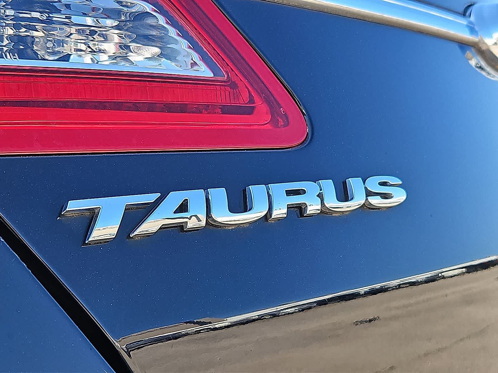 Used 2018 Ford Taurus SE FWD image 35
