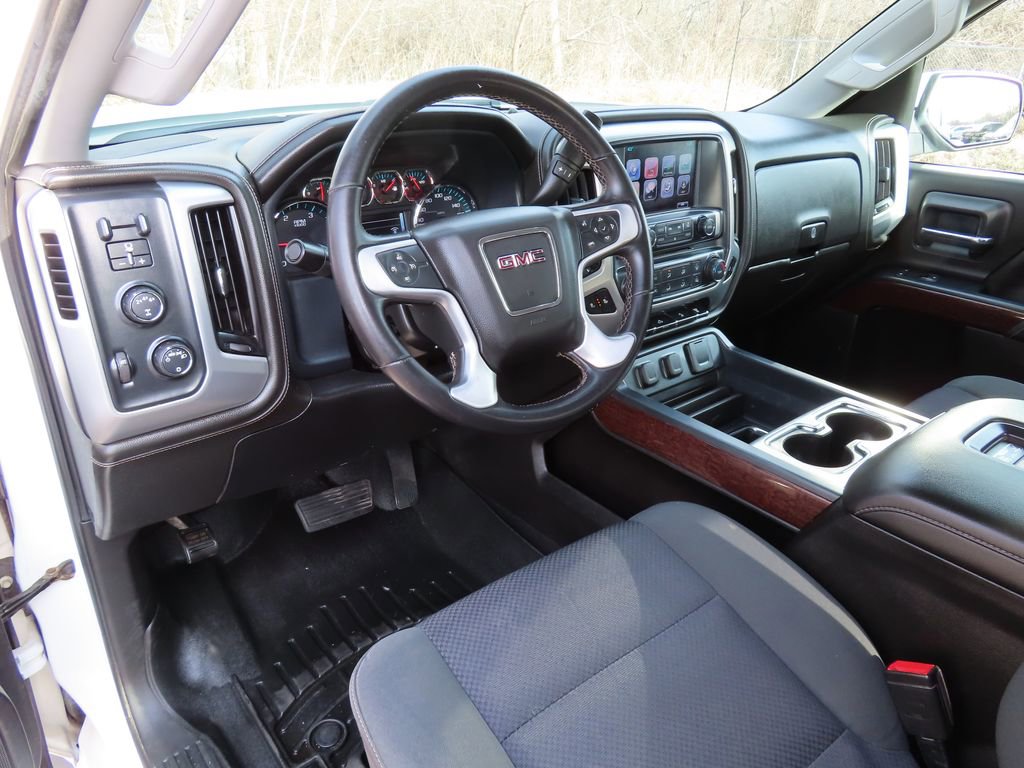 Used 2017 GMC Sierra 2500 SLE w/ Suspension Package, Off-Road AWD/4WD image 4