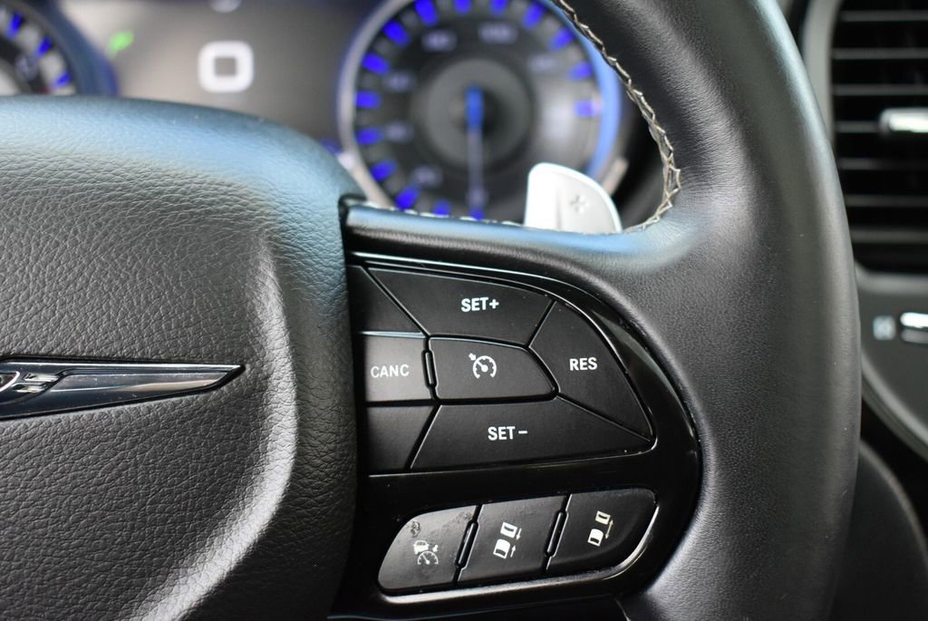 Used 2018 Chrysler 300 S w/ 300S Premium Group RWD image 17