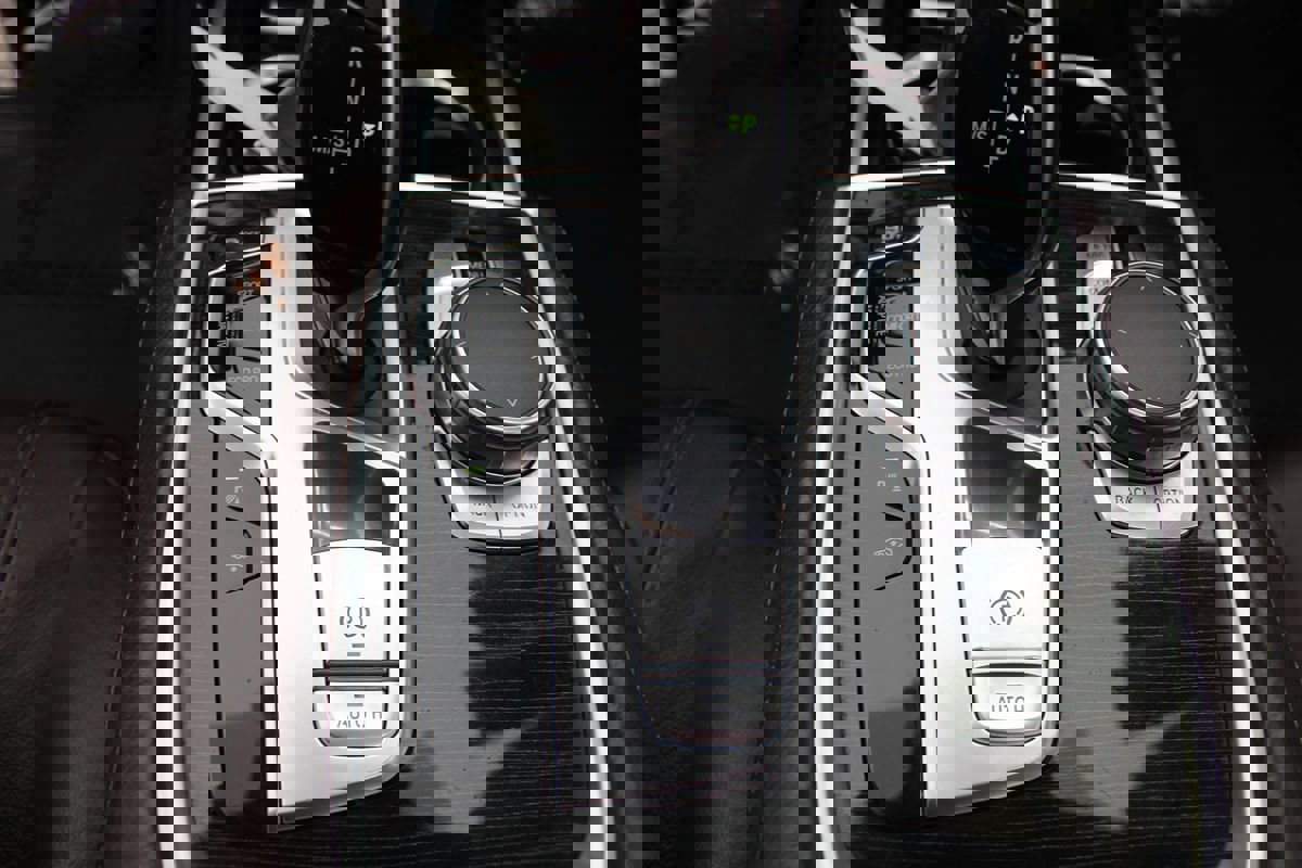 Used 2018 BMW 740i image 33