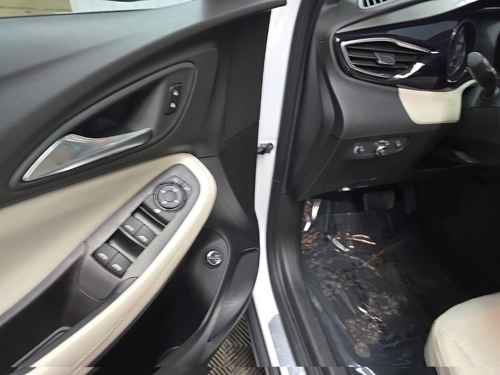 Used 2022 Buick Encore GX Select image 27