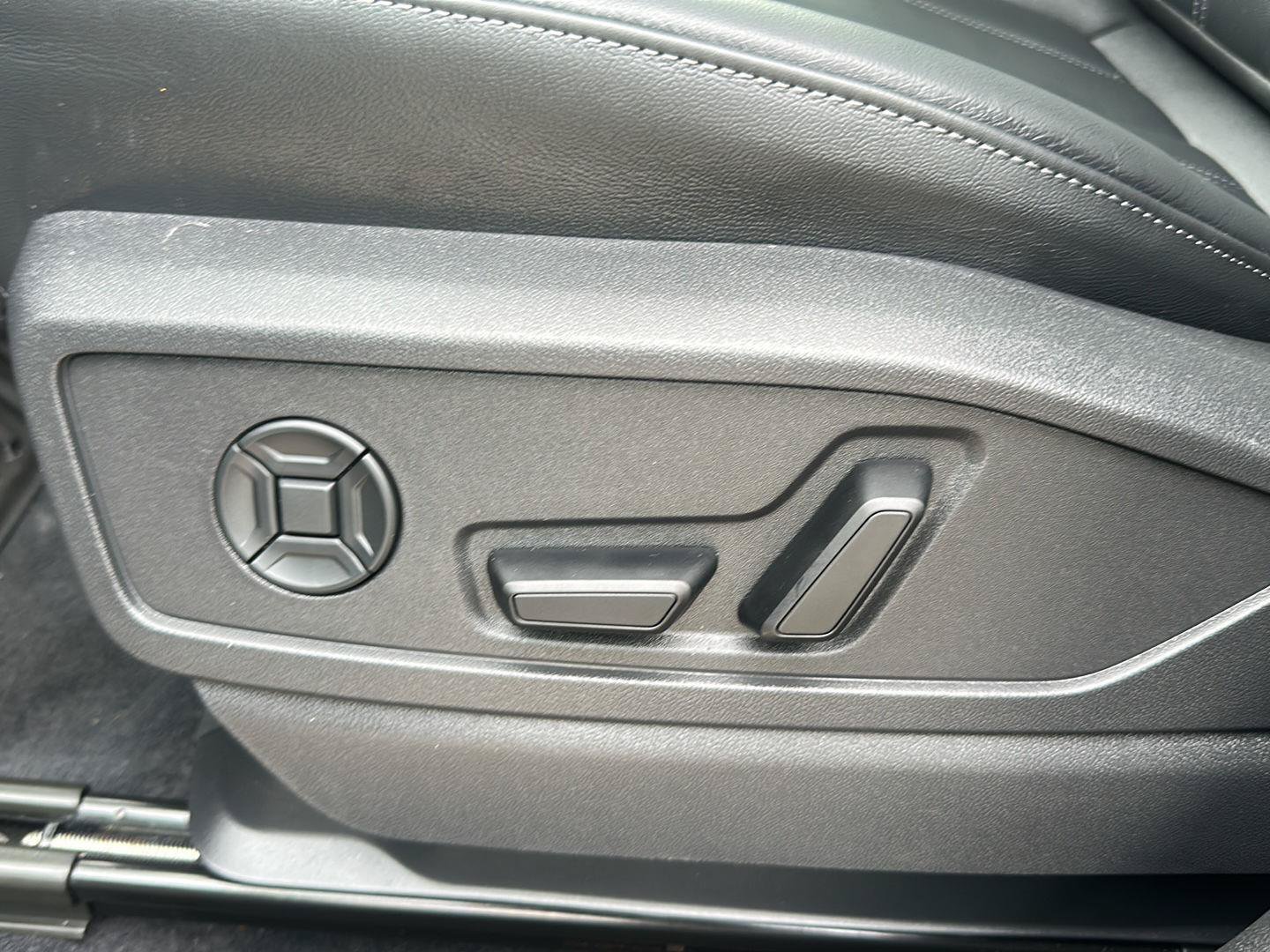 Used 2025 Audi Q5 Premium w/ Convenience Package AWD/4WD image 25