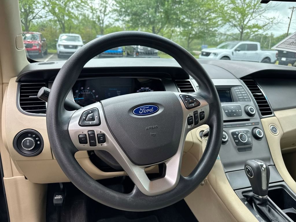 Used 2016 Ford Taurus SE FWD image 11
