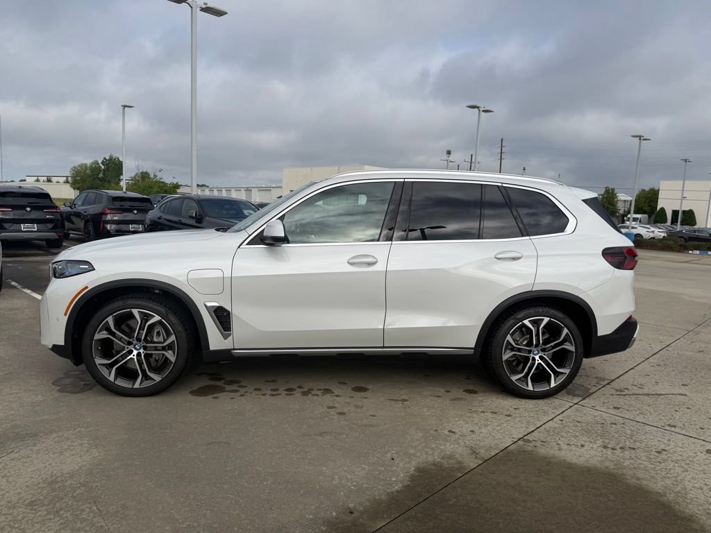 Certified 2024 BMW X5 xDrive50e w/ Premium Package AWD/4WD image 8