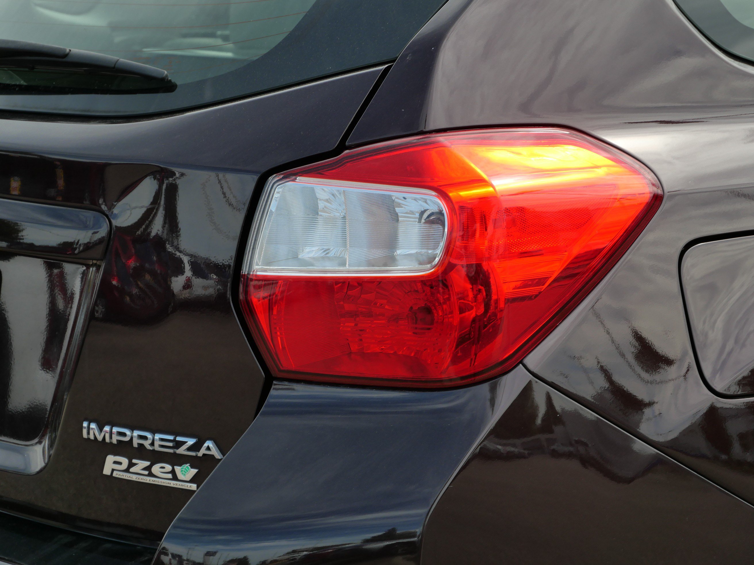 Used 2012 Subaru Impreza 2.0i Premium w/ All-Weather Pkg AWD/4WD image 17